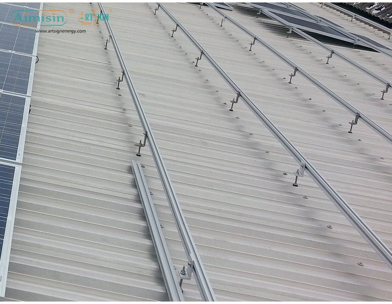 montagebeugels voor zonne-energie op het dak