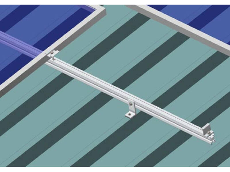 Zonnepaneel montage systeem voor schuine dak van metaal. 