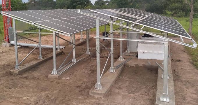 Roemenië, een goede keuze voor schone energie: Solar ZM-gecoate stalen grondbevestigingsstructuur