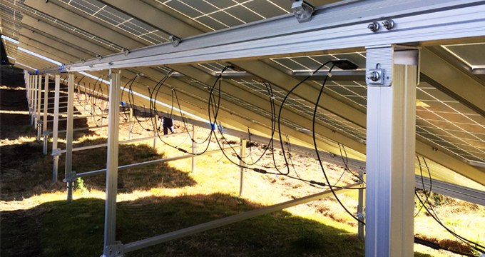 ArtSign grondmontagesysteem op zonne-energie geïnstalleerd in het Japanse berggebied